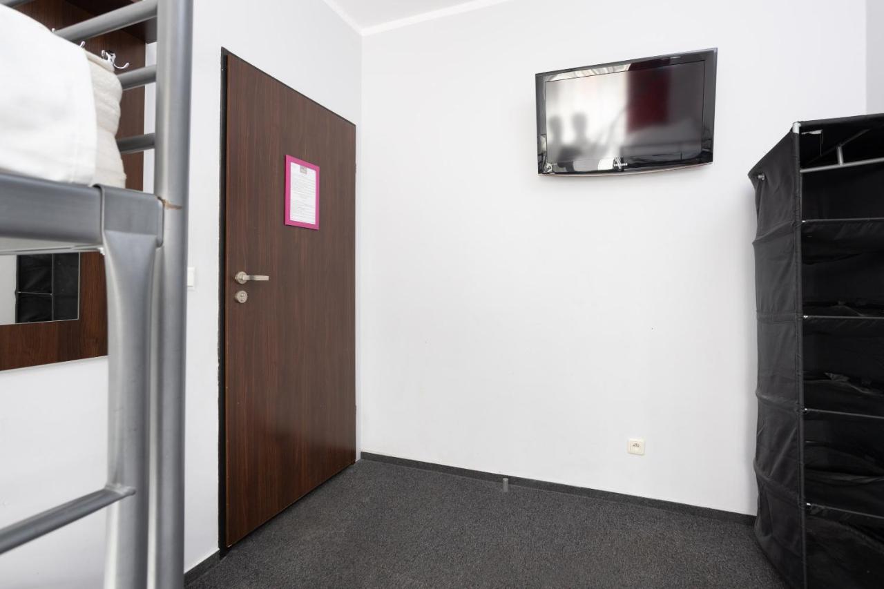 Shick Hostel Wrocław Exteriör bild