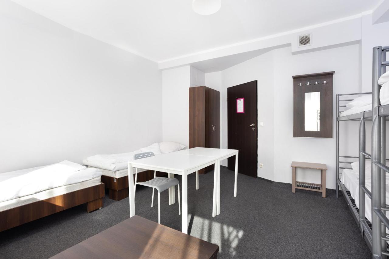 Shick Hostel Wrocław Exteriör bild