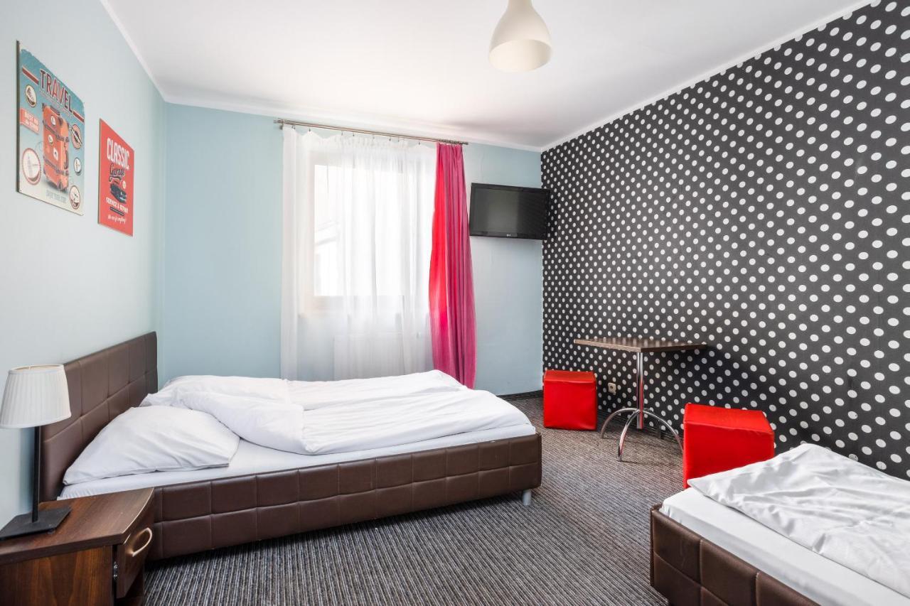 Shick Hostel Wrocław Exteriör bild