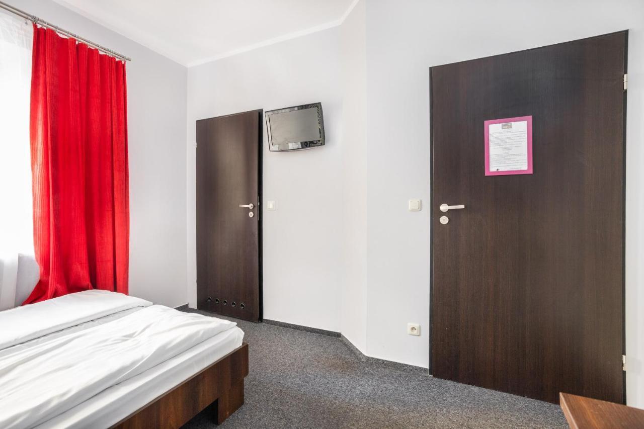 Shick Hostel Wrocław Exteriör bild